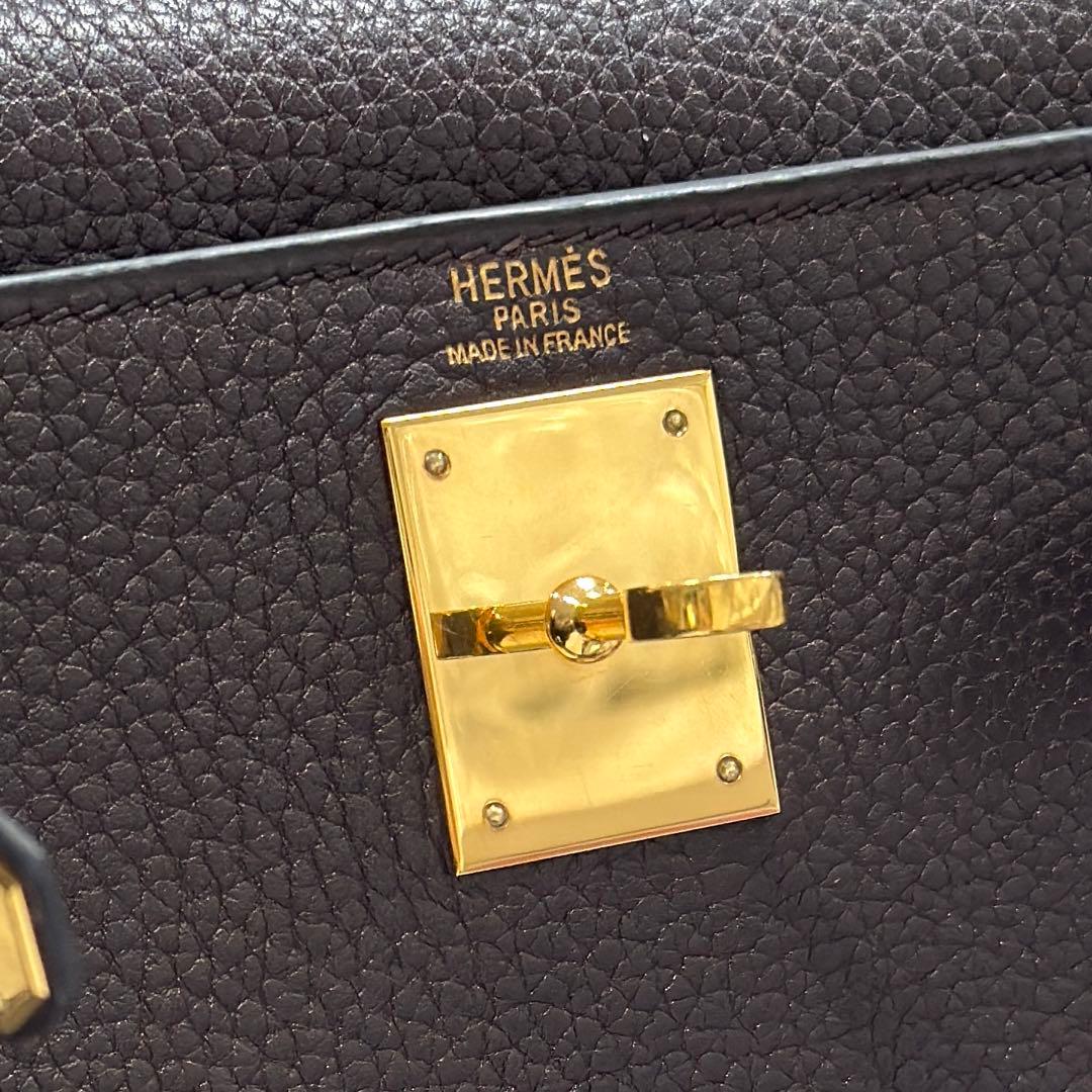 Gold hardware detail on Vintage Hermes Kelly 28 Havana Brown Togo Leather Gold Hardware G Stamp - Saika Collective