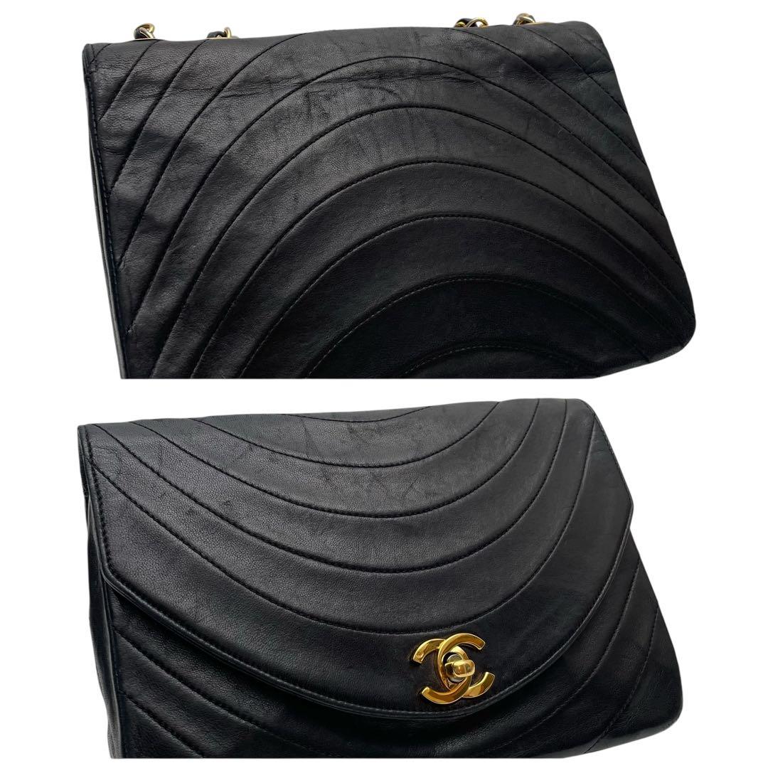 Chanel gold-tone Coco Mark turn-lock clasp detail